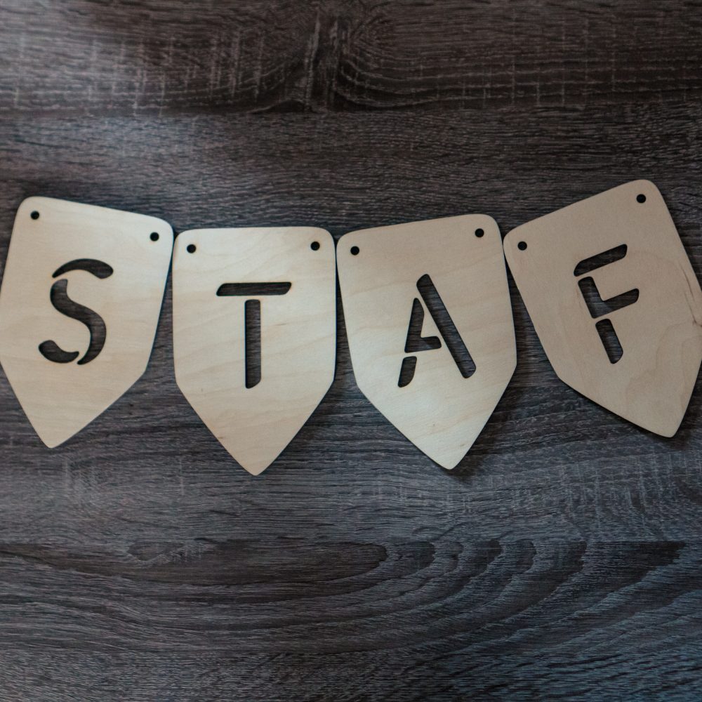 Houten vlaggen laser cut