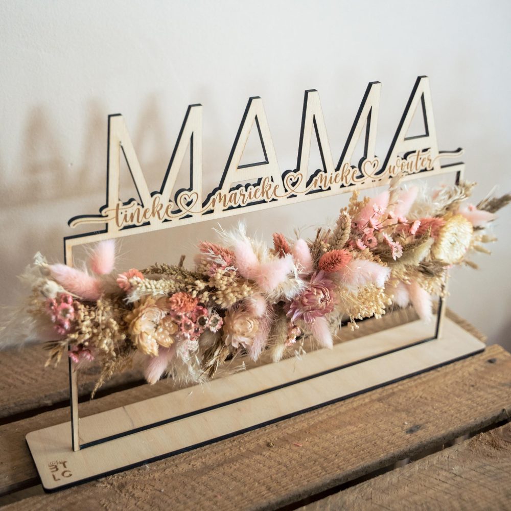 moederdagcadeau origineel houten naam droogbloemen kinderen gegraveerd