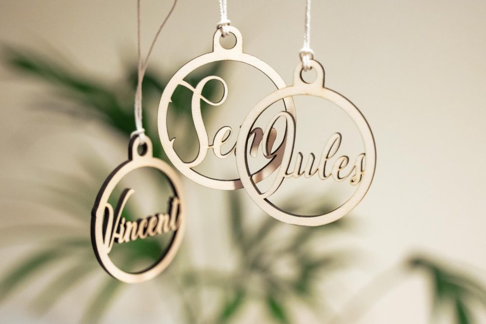 Houten kerstbal met naam