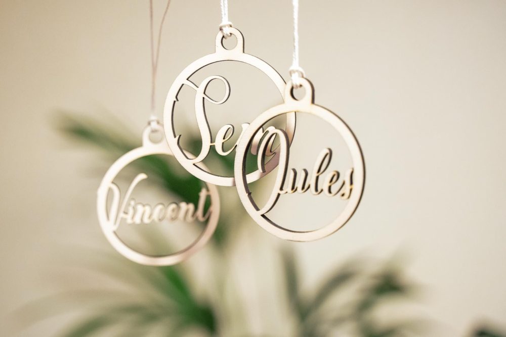 Houten kerstbal met naam