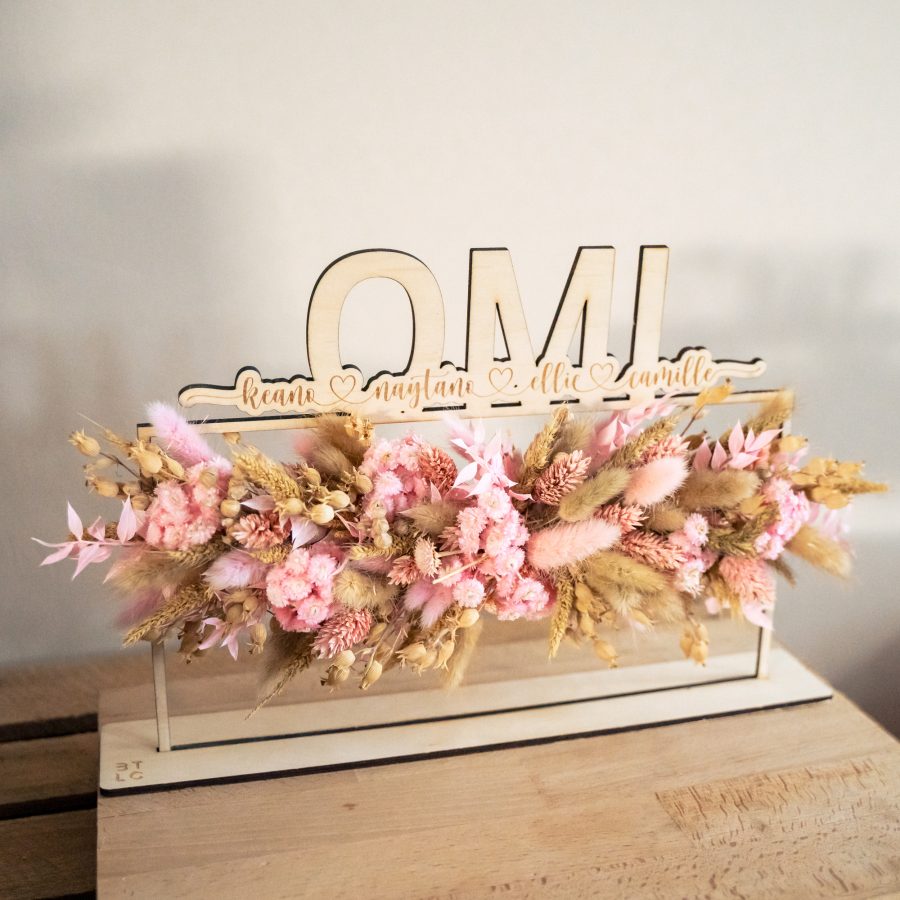 Houten naam op voetje "OMI" met droogbloemen - met gegraveerde namen (MOEDERDAG CADEAU) - Afbeelding 1