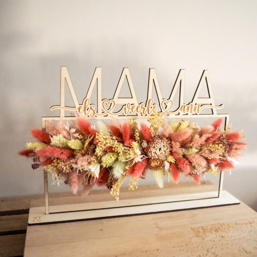 Houten naam op voetje "MAMA" met droogbloemen - met gegraveerde namen (MOEDERDAG CADEAU) - Afbeelding 10